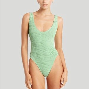 Bond-eye mara one piece swimsuit NWT OS